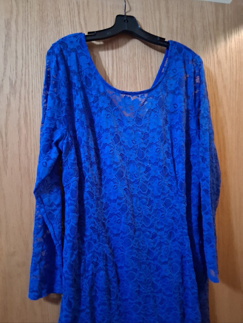 Long -sleeved lace dress, intricate floral lace overlay. 22W Pinup Fashion - Picture 2 of 9